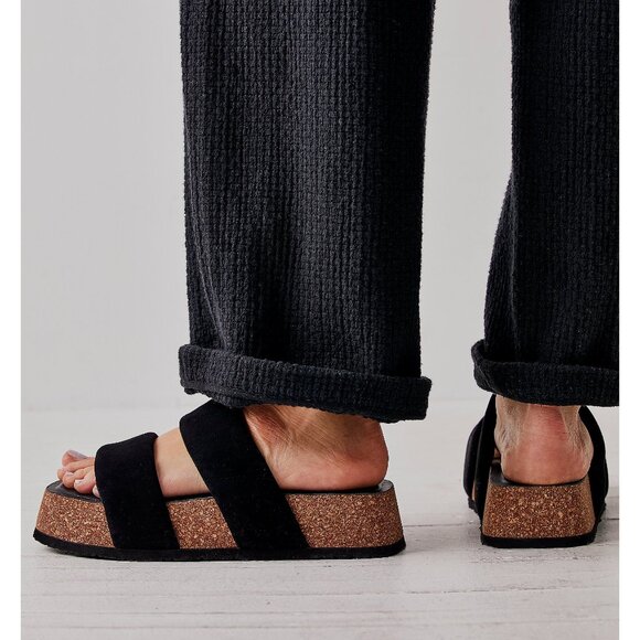 🎉LAST CHANCE🎉 FREE PEOPLE Fairmount Flared Sandals / Black - Picture 2 of 13